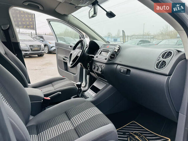 Серый Фольксваген Гольф Плюс, объемом двигателя 1.6 л и пробегом 245 тыс. км за 7800 $, фото 22 на Automoto.ua