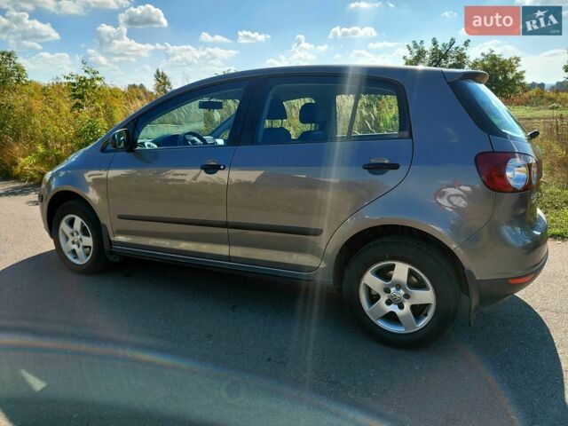 Сірий Фольксваген Golf Plus, об'ємом двигуна 1.6 л та пробігом 250 тис. км за 7400 $, фото 5 на Automoto.ua