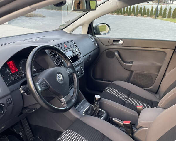 Серый Фольксваген Гольф Плюс, объемом двигателя 1.4 л и пробегом 217 тыс. км за 6200 $, фото 7 на Automoto.ua