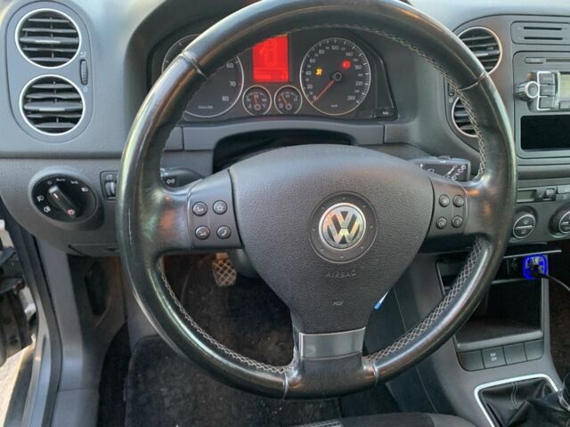 Серый Фольксваген Гольф Плюс, объемом двигателя 1.6 л и пробегом 160 тыс. км за 6200 $, фото 6 на Automoto.ua