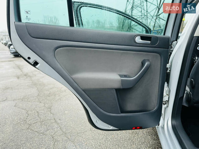 Серый Фольксваген Гольф Плюс, объемом двигателя 1.6 л и пробегом 245 тыс. км за 7800 $, фото 16 на Automoto.ua