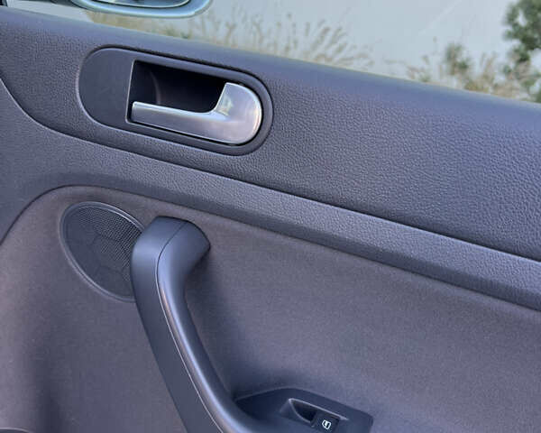 Серый Фольксваген Гольф Плюс, объемом двигателя 1.6 л и пробегом 99 тыс. км за 7250 $, фото 52 на Automoto.ua