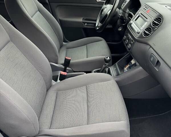 Серый Фольксваген Гольф Плюс, объемом двигателя 1.6 л и пробегом 127 тыс. км за 7550 $, фото 55 на Automoto.ua