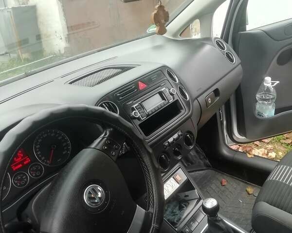 Серый Фольксваген Гольф Плюс, объемом двигателя 1.6 л и пробегом 218 тыс. км за 6700 $, фото 8 на Automoto.ua