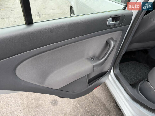 Сірий Фольксваген Golf Plus, об'ємом двигуна 1.6 л та пробігом 219 тис. км за 6499 $, фото 35 на Automoto.ua