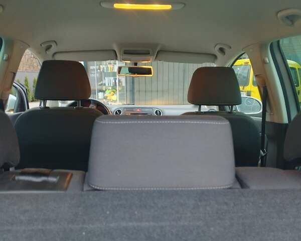 Серый Фольксваген Гольф Плюс, объемом двигателя 1.6 л и пробегом 240 тыс. км за 5999 $, фото 13 на Automoto.ua