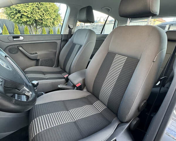 Серый Фольксваген Гольф Плюс, объемом двигателя 1.6 л и пробегом 208 тыс. км за 6490 $, фото 29 на Automoto.ua