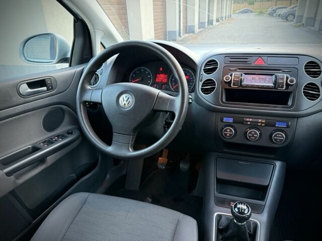 Сірий Фольксваген Golf Plus, об'ємом двигуна 1.6 л та пробігом 237 тис. км за 6999 $, фото 13 на Automoto.ua