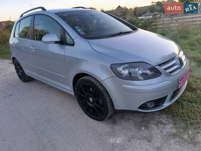 Серый Фольксваген Гольф Плюс, объемом двигателя 1.6 л и пробегом 237 тыс. км за 6399 $, фото 4 на Automoto.ua