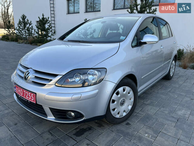 Серый Фольксваген Гольф Плюс, объемом двигателя 1.6 л и пробегом 99 тыс. км за 7250 $, фото 2 на Automoto.ua