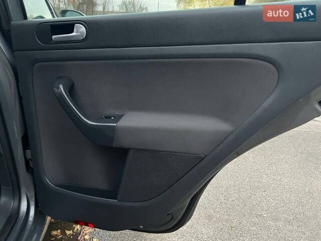 Серый Фольксваген Гольф Плюс, объемом двигателя 0 л и пробегом 187 тыс. км за 5999 $, фото 40 на Automoto.ua