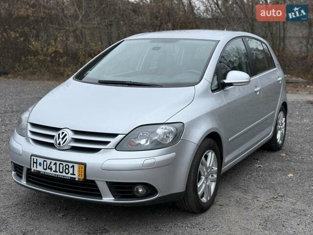 Серый Фольксваген Гольф Плюс, объемом двигателя 1.6 л и пробегом 189 тыс. км за 8400 $, фото 1 на Automoto.ua