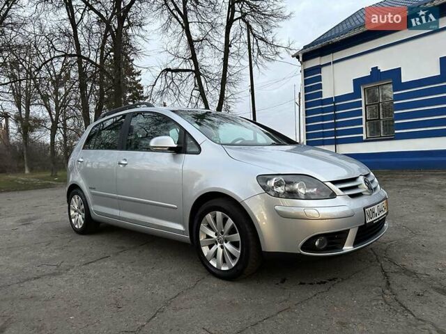 Серый Фольксваген Гольф Плюс, объемом двигателя 1.6 л и пробегом 144 тыс. км за 8200 $, фото 7 на Automoto.ua