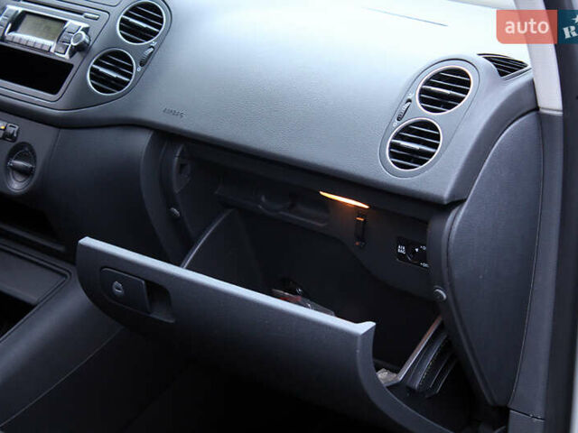 Серый Фольксваген Гольф Плюс, объемом двигателя 1.6 л и пробегом 189 тыс. км за 7800 $, фото 55 на Automoto.ua