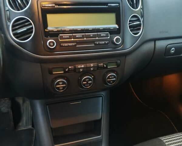 Серый Фольксваген Гольф Плюс, объемом двигателя 1.6 л и пробегом 240 тыс. км за 5999 $, фото 12 на Automoto.ua