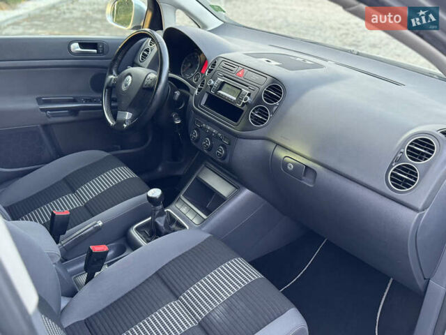 Серый Фольксваген Гольф Плюс, объемом двигателя 0 л и пробегом 166 тыс. км за 5800 $, фото 62 на Automoto.ua