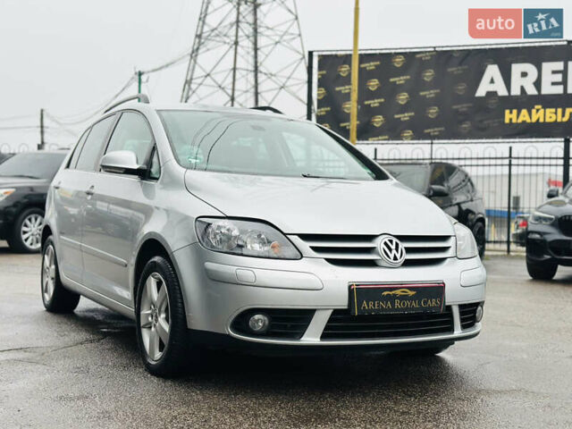 Серый Фольксваген Гольф Плюс, объемом двигателя 1.6 л и пробегом 245 тыс. км за 7800 $, фото 8 на Automoto.ua
