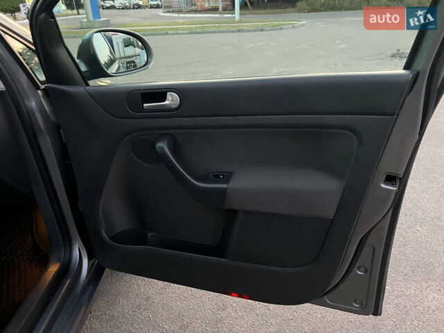 Серый Фольксваген Гольф Плюс, объемом двигателя 0 л и пробегом 221 тыс. км за 6300 $, фото 54 на Automoto.ua