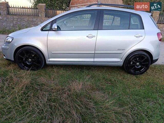 Серый Фольксваген Гольф Плюс, объемом двигателя 1.6 л и пробегом 237 тыс. км за 6399 $, фото 1 на Automoto.ua