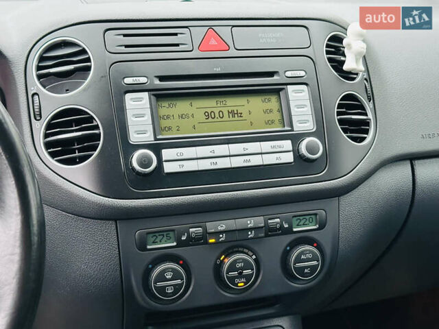 Серый Фольксваген Гольф Плюс, объемом двигателя 1.6 л и пробегом 245 тыс. км за 7800 $, фото 30 на Automoto.ua