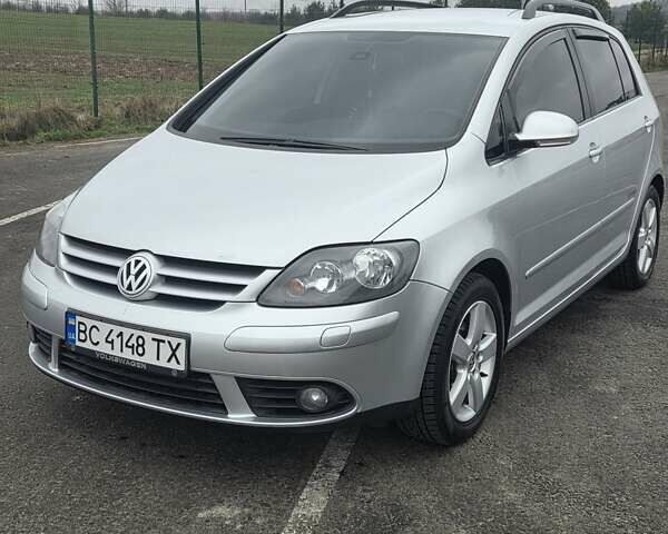 Серый Фольксваген Гольф Плюс, объемом двигателя 1.4 л и пробегом 211 тыс. км за 6400 $, фото 2 на Automoto.ua