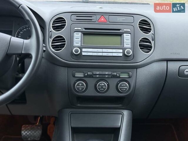 Серый Фольксваген Гольф Плюс, объемом двигателя 1.6 л и пробегом 189 тыс. км за 8400 $, фото 39 на Automoto.ua