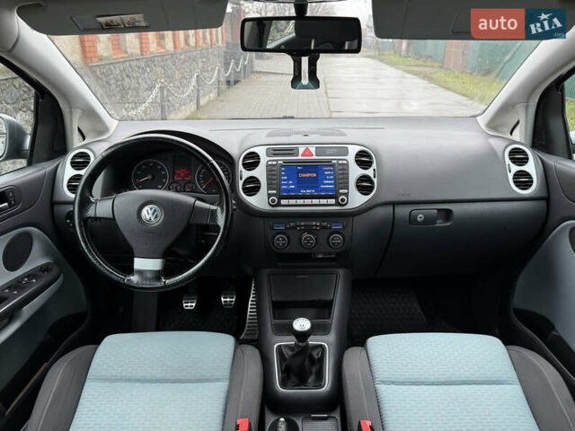 Серый Фольксваген Гольф Плюс, объемом двигателя 1.6 л и пробегом 225 тыс. км за 7399 $, фото 40 на Automoto.ua