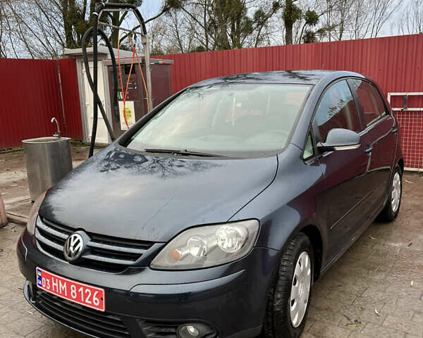 Серый Фольксваген Гольф Плюс, объемом двигателя 1.6 л и пробегом 230 тыс. км за 5600 $, фото 1 на Automoto.ua