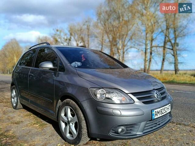 Фольксваген Гольф Плюс 2008 в Коростене на Automoto.ua Серый Фольксваген Гольф Плюс, объемом двигателя 1.6 л и пробегом 194 тыс. км за 6850 $, фото 6 на Automoto.ua