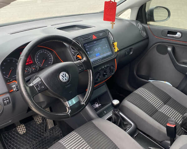 Сірий Фольксваген Golf Plus, об'ємом двигуна 1.4 л та пробігом 231 тис. км за 6600 $, фото 1 на Automoto.ua
