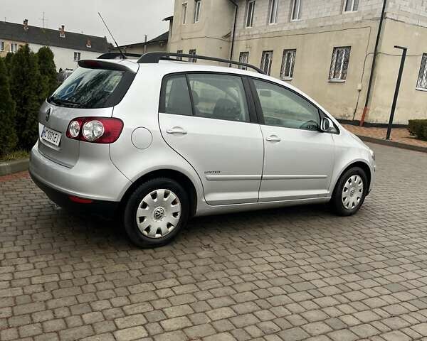 Серый Фольксваген Гольф Плюс, объемом двигателя 1.6 л и пробегом 192 тыс. км за 5350 $, фото 2 на Automoto.ua