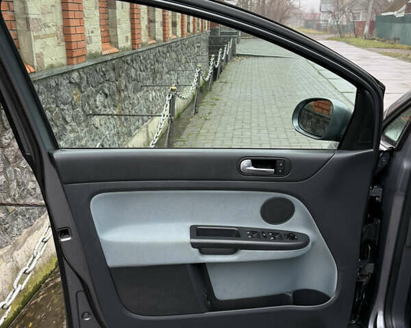 Серый Фольксваген Гольф Плюс, объемом двигателя 1.6 л и пробегом 225 тыс. км за 7399 $, фото 77 на Automoto.ua