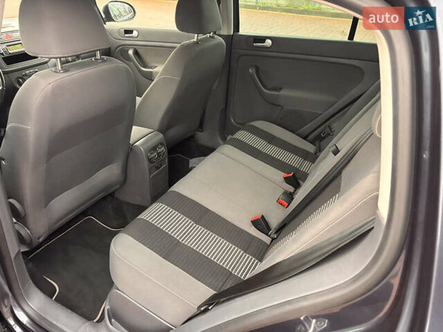 Серый Фольксваген Гольф Плюс, объемом двигателя 1.6 л и пробегом 128 тыс. км за 6700 $, фото 21 на Automoto.ua