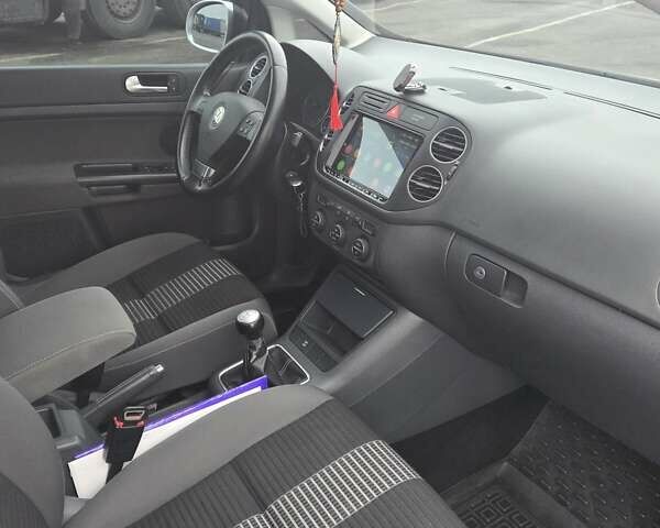 Серый Фольксваген Гольф Плюс, объемом двигателя 1.4 л и пробегом 211 тыс. км за 6400 $, фото 57 на Automoto.ua