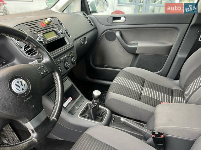Серый Фольксваген Гольф Плюс, объемом двигателя 1.4 л и пробегом 226 тыс. км за 5400 $, фото 24 на Automoto.ua