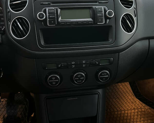 Серый Фольксваген Гольф Плюс, объемом двигателя 0 л и пробегом 221 тыс. км за 6300 $, фото 44 на Automoto.ua