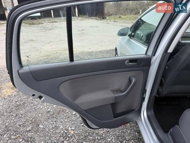 Серый Фольксваген Гольф Плюс, объемом двигателя 1.6 л и пробегом 189 тыс. км за 8400 $, фото 29 на Automoto.ua