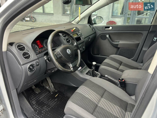Серый Фольксваген Гольф Плюс, объемом двигателя 1.4 л и пробегом 226 тыс. км за 5400 $, фото 22 на Automoto.ua