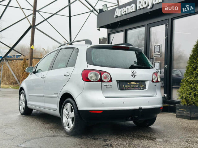 Серый Фольксваген Гольф Плюс, объемом двигателя 1.6 л и пробегом 245 тыс. км за 7800 $, фото 11 на Automoto.ua