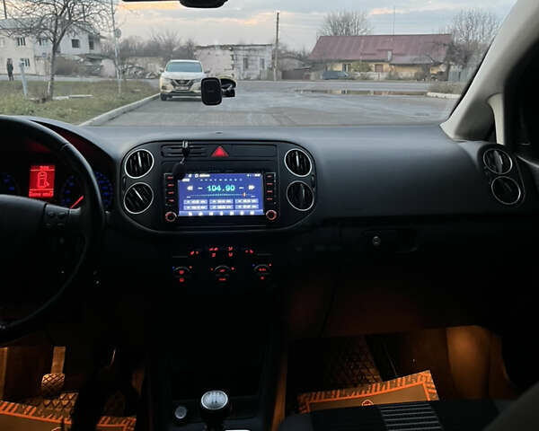 Серый Фольксваген Гольф Плюс, объемом двигателя 1.4 л и пробегом 243 тыс. км за 7300 $, фото 20 на Automoto.ua