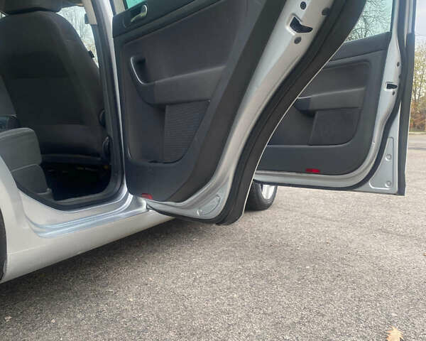 Серый Фольксваген Гольф Плюс, объемом двигателя 1.39 л и пробегом 220 тыс. км за 6100 $, фото 4 на Automoto.ua