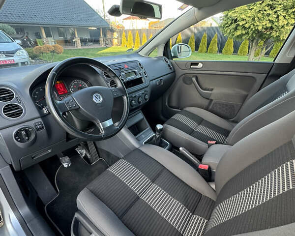 Серый Фольксваген Гольф Плюс, объемом двигателя 1.6 л и пробегом 208 тыс. км за 6490 $, фото 20 на Automoto.ua