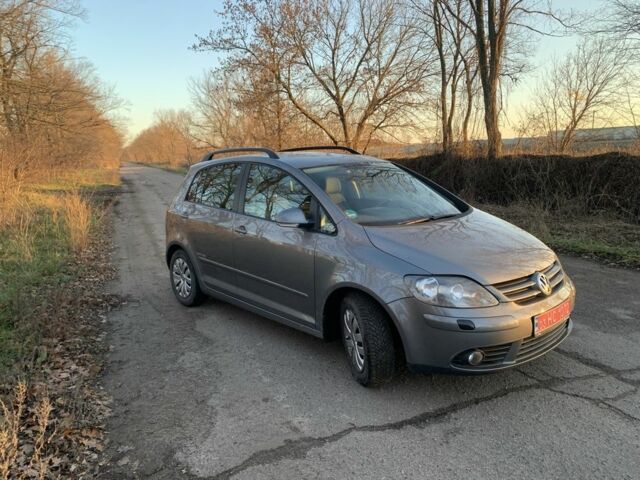 Серый Фольксваген Гольф Плюс, объемом двигателя 1.6 л и пробегом 160 тыс. км за 6200 $, фото 1 на Automoto.ua