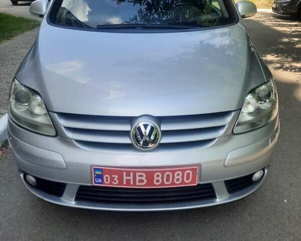 Серый Фольксваген Гольф Плюс, объемом двигателя 1.4 л и пробегом 150 тыс. км за 7777 $, фото 2 на Automoto.ua