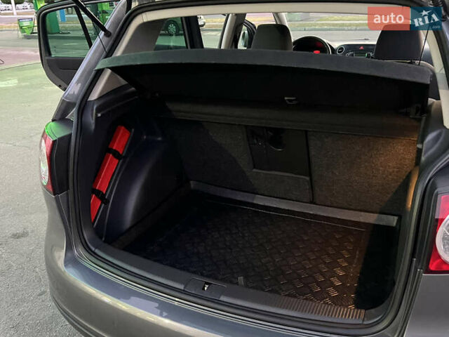 Серый Фольксваген Гольф Плюс, объемом двигателя 0 л и пробегом 221 тыс. км за 6300 $, фото 61 на Automoto.ua