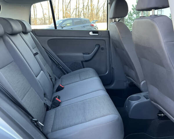 Серый Фольксваген Гольф Плюс, объемом двигателя 1.6 л и пробегом 99 тыс. км за 7250 $, фото 73 на Automoto.ua