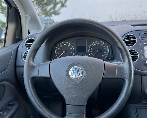 Серый Фольксваген Гольф Плюс, объемом двигателя 1.6 л и пробегом 99 тыс. км за 7250 $, фото 60 на Automoto.ua