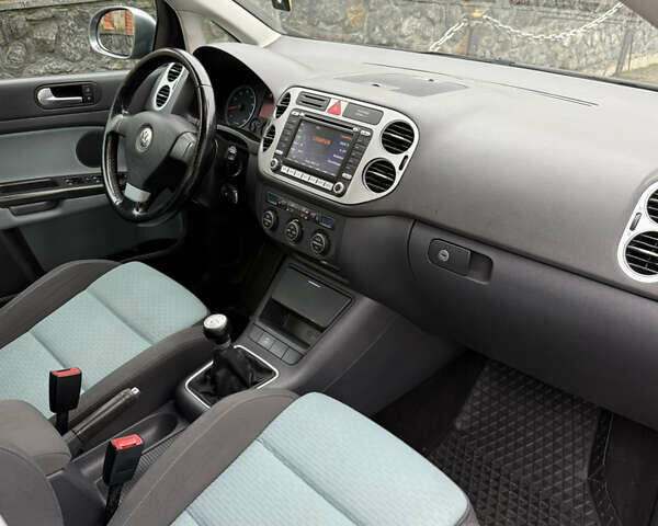 Серый Фольксваген Гольф Плюс, объемом двигателя 1.6 л и пробегом 225 тыс. км за 7399 $, фото 5 на Automoto.ua