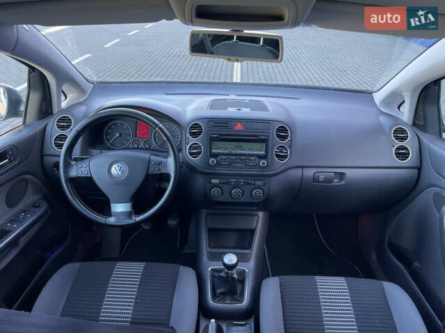 Серый Фольксваген Гольф Плюс, объемом двигателя 1.4 л и пробегом 174 тыс. км за 6150 $, фото 13 на Automoto.ua