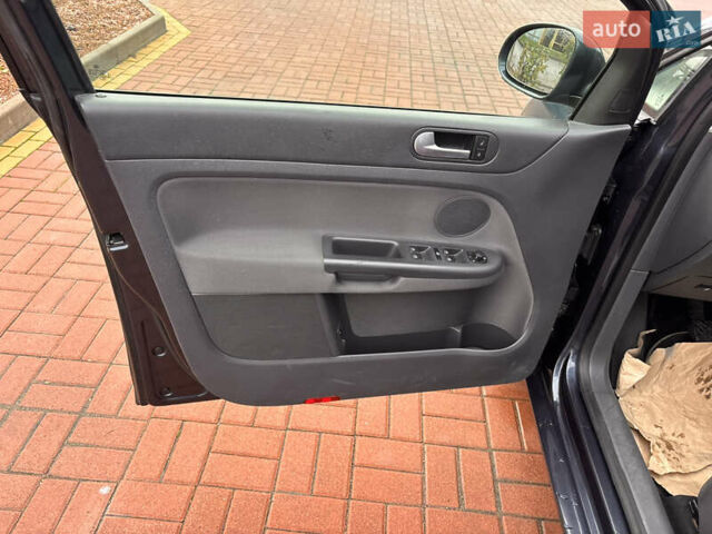 Серый Фольксваген Гольф Плюс, объемом двигателя 1.6 л и пробегом 128 тыс. км за 6700 $, фото 23 на Automoto.ua